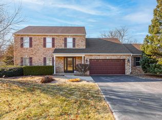 6N202 Boxwood Ln, Saint Charles, IL 60175