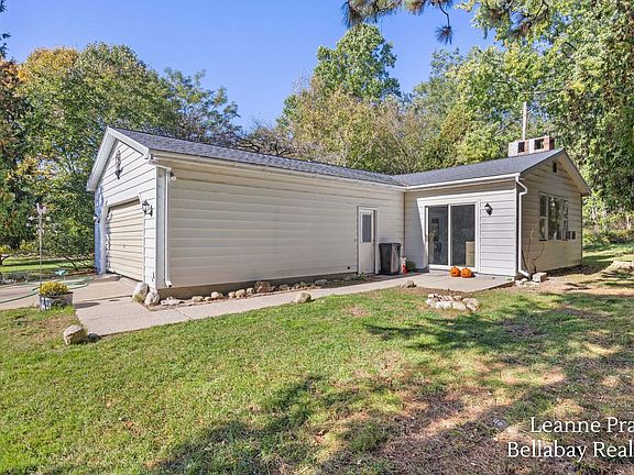 3rd image of 2311 Hill Rd
