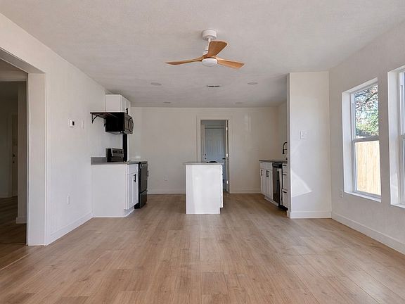 5th image of 2739 Lawrence St