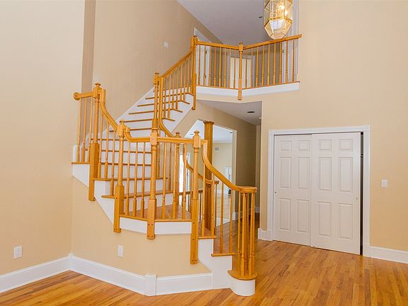 5th image of 3 Saddle Brook Dr