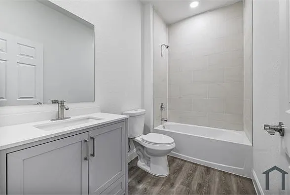 727 Cane St E — Photo 9