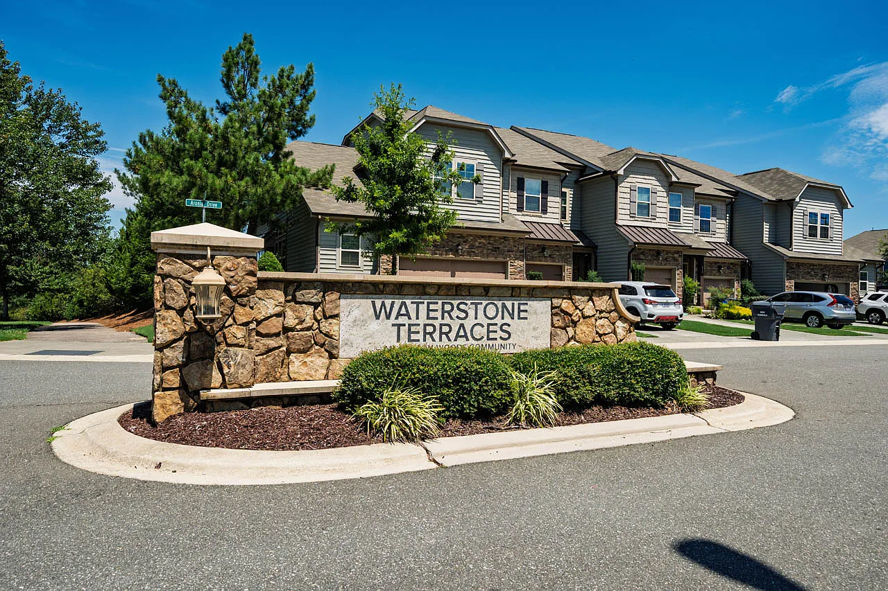 3 bed, 2.5 bath, 1716 sqft, $2,375 — Photo 1