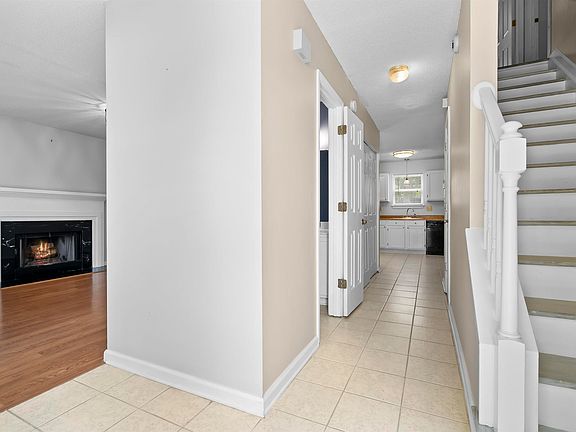 4th image of 8 E Long Creek Ct