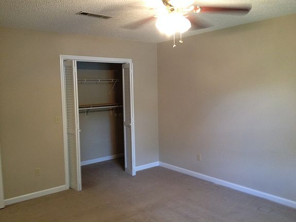 3rd image of 202 Arapaho Ct