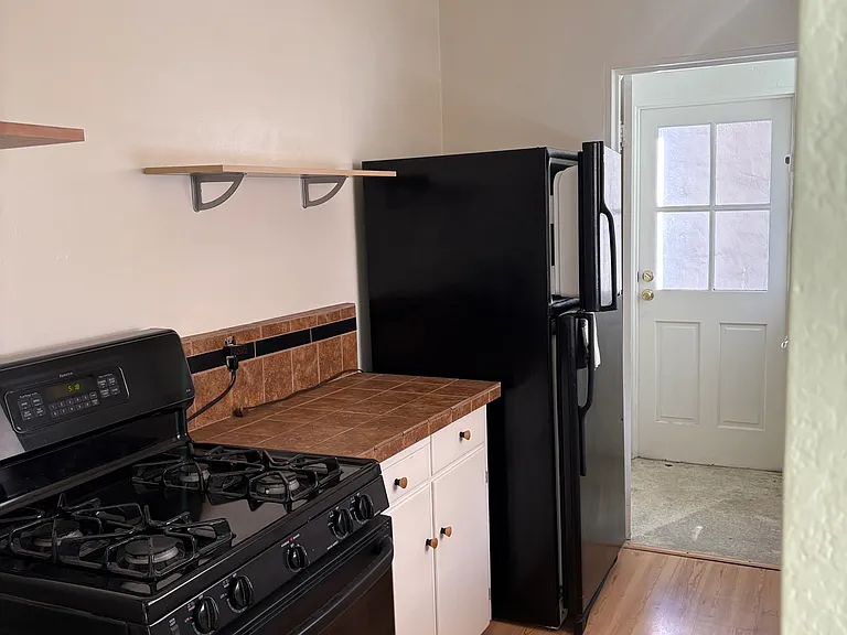 557 Marsh St — Photo 10