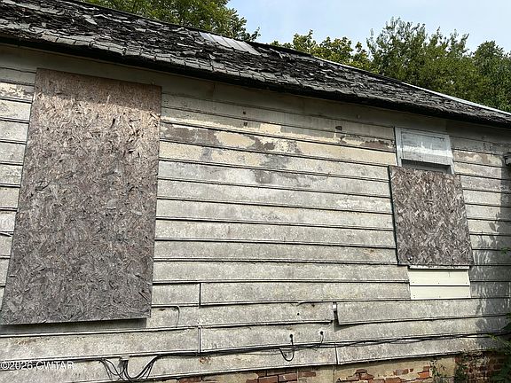 4th image of 603 Depot St