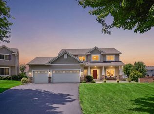1235 Pine Sq, Waconia, MN 55387