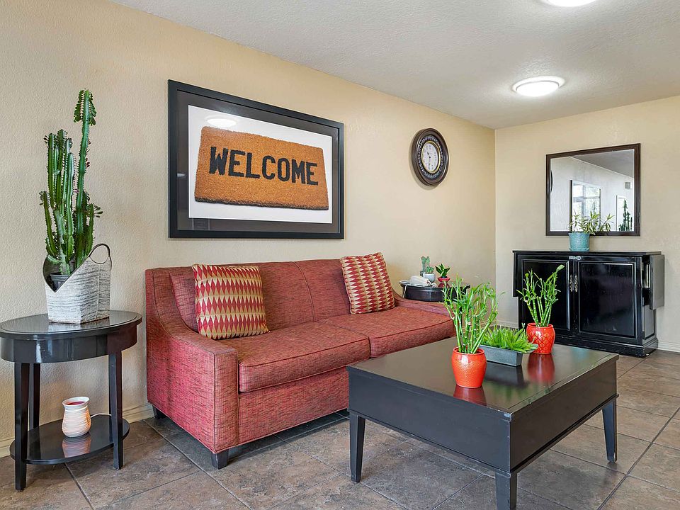 Lobby and Guest Check-in