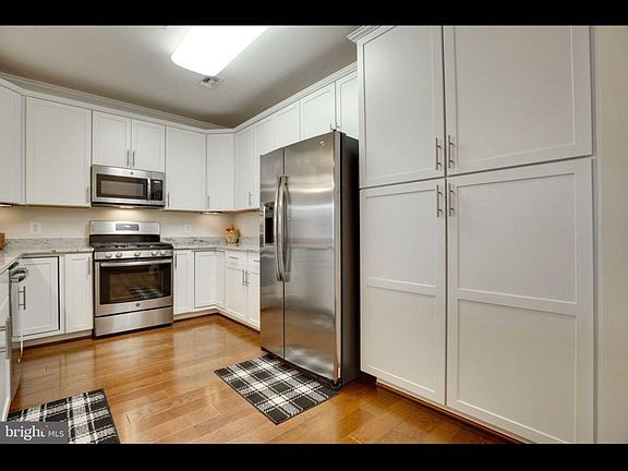 3rd image of 13740 Endeavour Dr APT 504