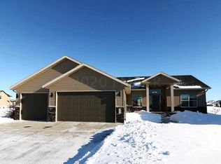 465 S Pond Ct E, West Fargo, ND 58078