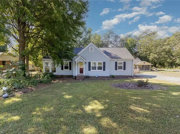 715 Fairfield St, Burlington, NC 27215