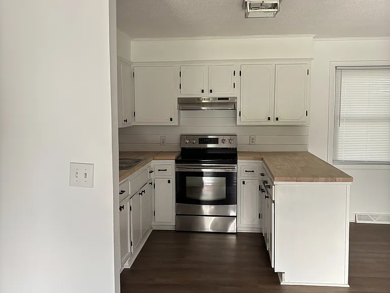 307 N 12th Ave — Photo 3