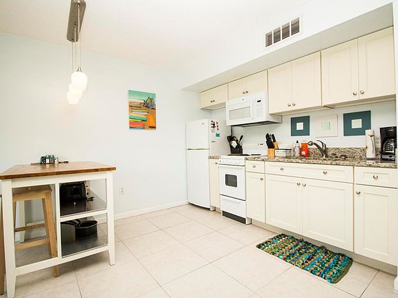 3rd image of 1209 E New Haven Ave APT 102