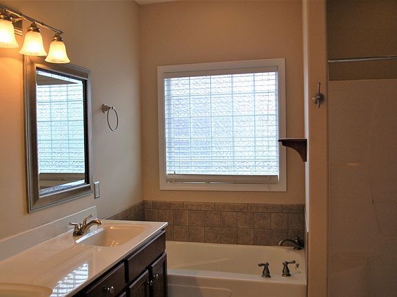 3rd image of 1165 Meadow Knoll Ln