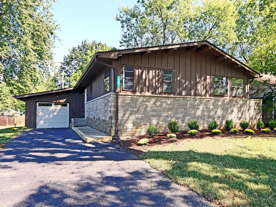 1st image of 1112 Carrousel Dr E