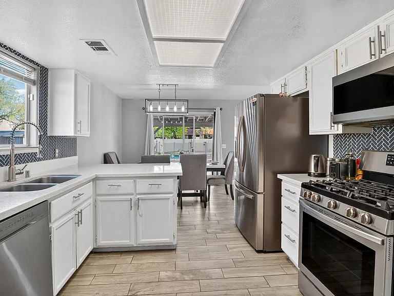 7520 Bowles Dr — Photo 6