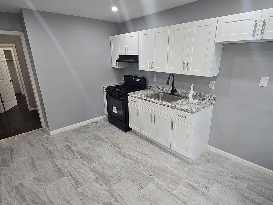 1st image of 168 N 15th St #2R