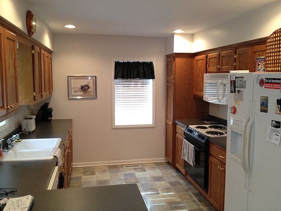 4th image of 2210 Hillsdale Dr