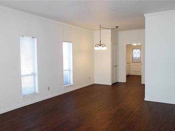 4th image of 4320 Bellaire Dr S APT 101
