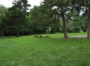 8890 Waverly Rd, De Soto, KS 66018