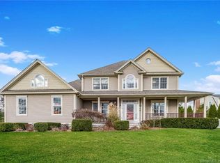 26 Lee Dr, Pawcatuck, CT 06379