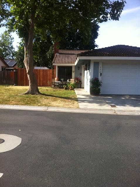 1st image of 208 Honeysuckle Ln