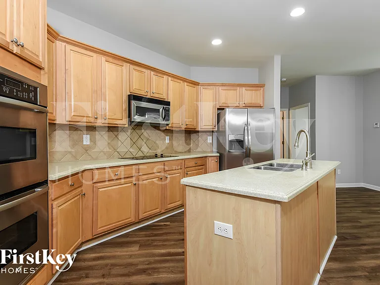 3075 Highgreen Trl — Photo 8
