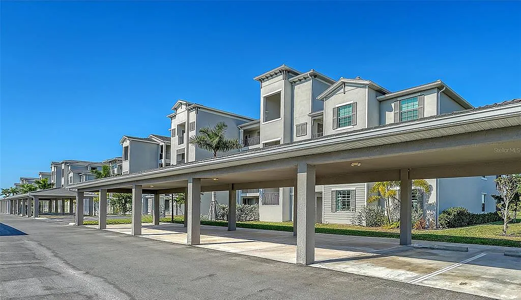 2 bed, 2.0 bath, 1301 sqft, $2,200 — Photo 3