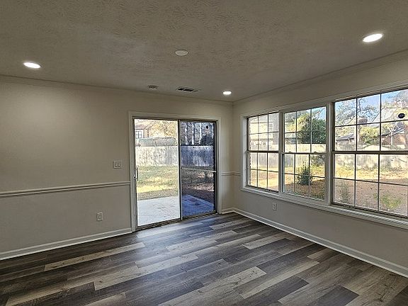 4th image of 2138 Meadowview Ct SE APT A