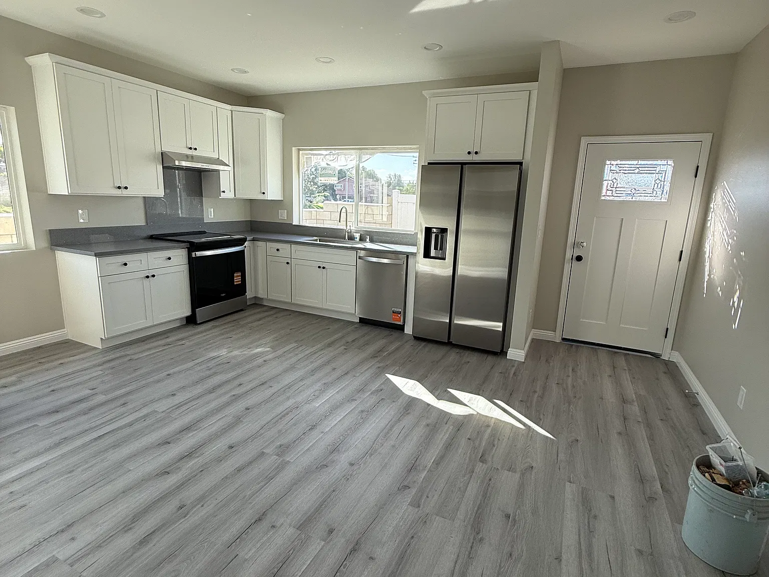 2 bed, 913 sqft, $3,000 — Photo 3