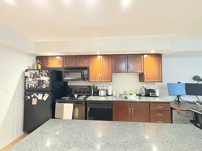 270 Wellington St W #624 — Photo 6