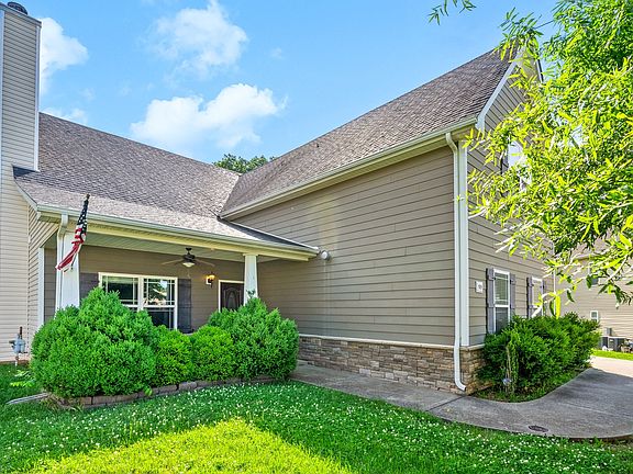 2nd image of 919 Cherry Blossom Ln