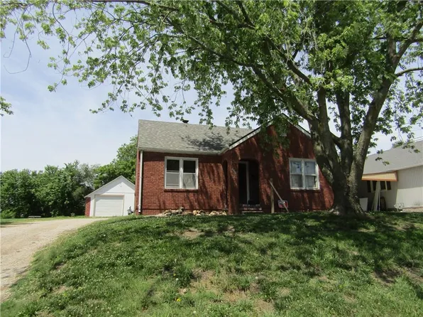 2006 Lipper Ave, Higginsville, MO 64037