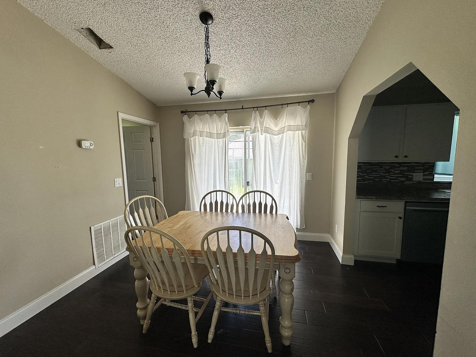 8 Oak Pass - 1 — Photo 2