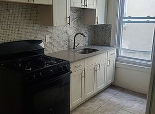 25-26 34th St #1R, Astoria, NY 11103