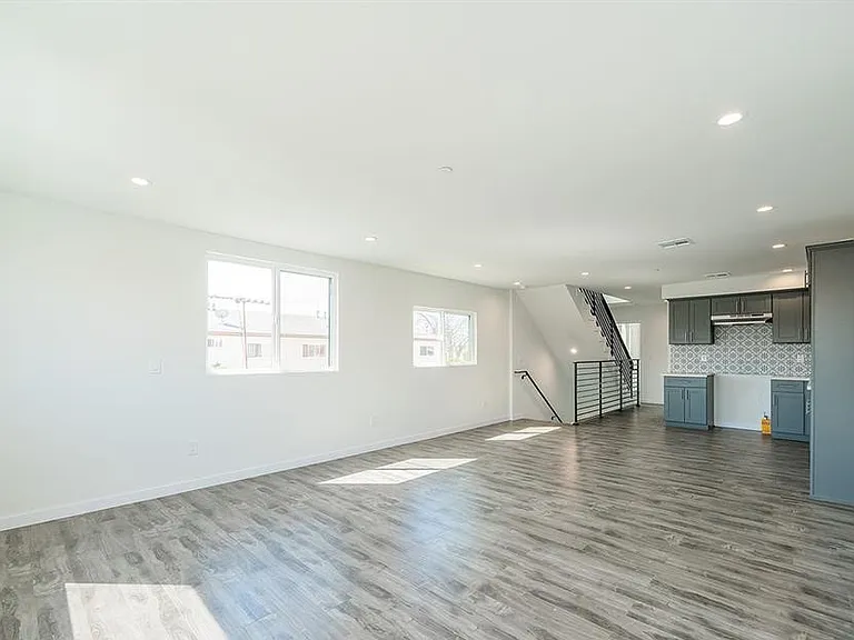 1809 S New Hampshire Ave — Photo 4