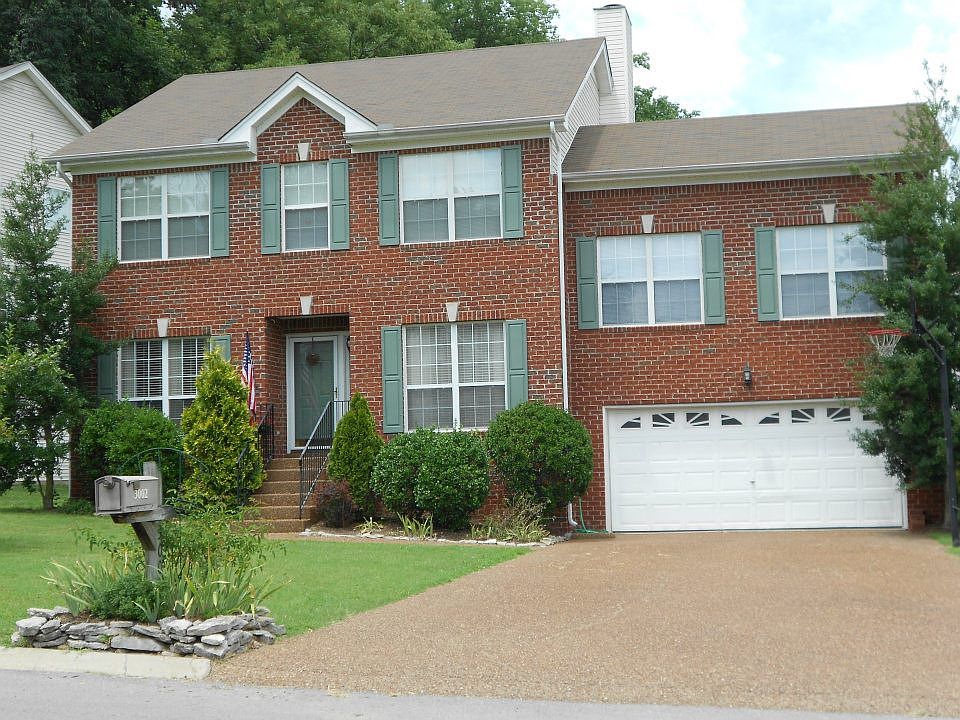 Great floor plan; huge bonus room above garage.