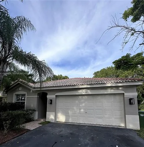 4136 Pine Ridge Ln — Photo 2