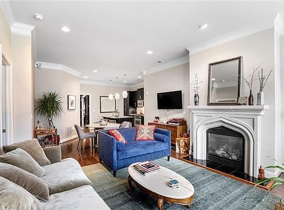 3rd image of 2929 McGee Trfy APT 301