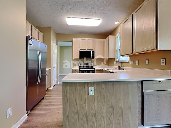 3rd image of 684 Linden Creek Dr