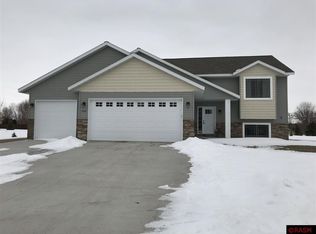 628 Turner Dr, Henderson, MN 56044