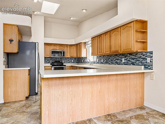 5th image of 10 Brave Eagle Ct