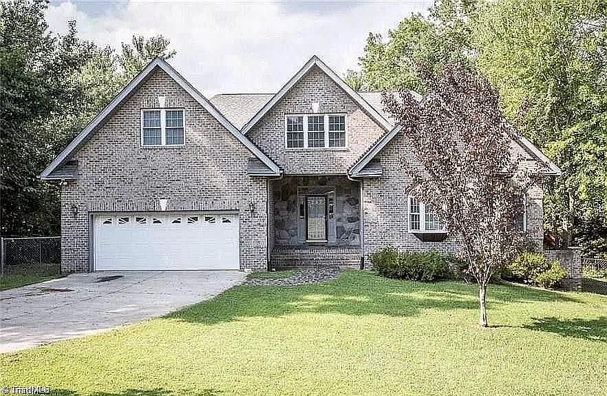 1st image of 2117 Lynwood Dr