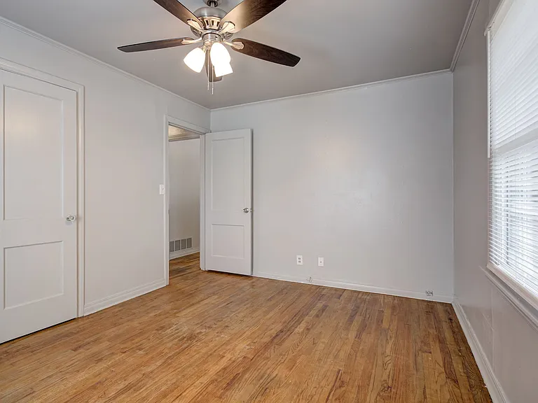 910 Garver St — Photo 29