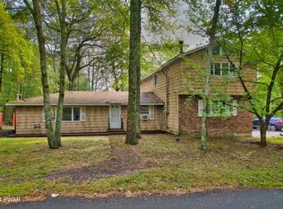 122 Tulip St, Dingmans Ferry, PA 18328