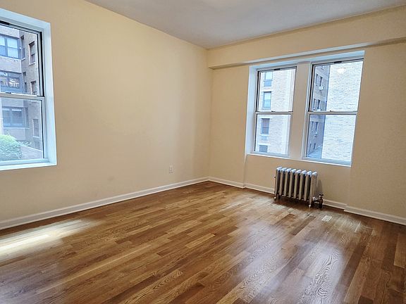 3rd image of 302 W 87th St #24