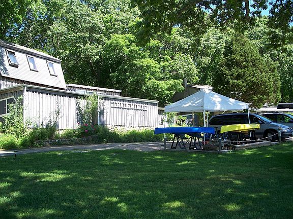 West Wing Guest House & Gallery