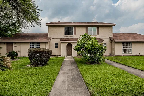 1803 Country Village Blvd Photo 1