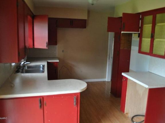 3rd image of 3259 29th St SW