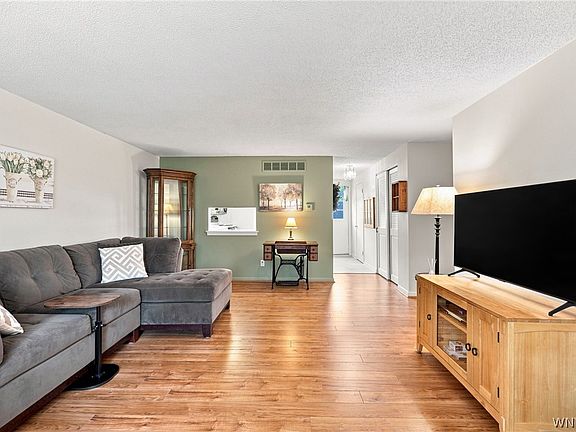 2nd image of 25 Stoneledge Ct